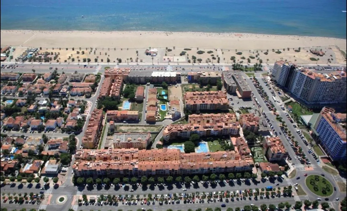 Apartment Appartement 1 Chambre Climatise Avec 3 Piscines A 200 M De La Plage Empuriabrava Spain