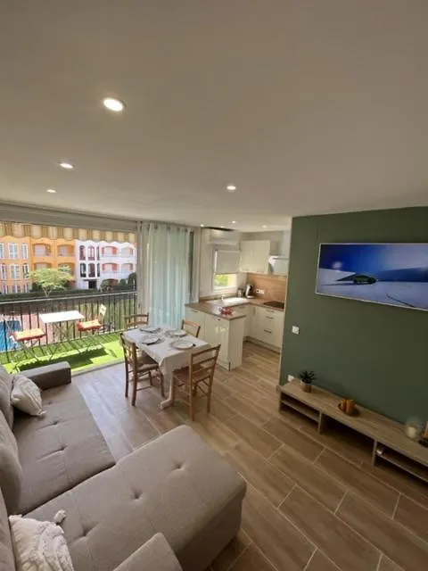 Apartment Appartement 1 Chambre Climatise Avec 3 Piscines A 200 M De La Plage Empuriabrava