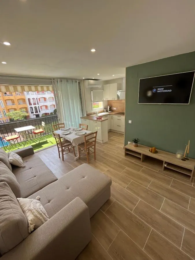 Appartement 1 Chambre Climatise Avec 3 Piscines A 200 M De La Plage Empuriabrava