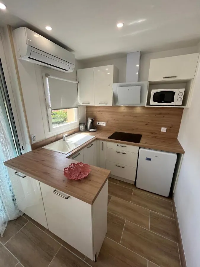 Appartement 1 Chambre Climatise Avec 3 Piscines A 200 M De La Plage Empuriabrava Apartment