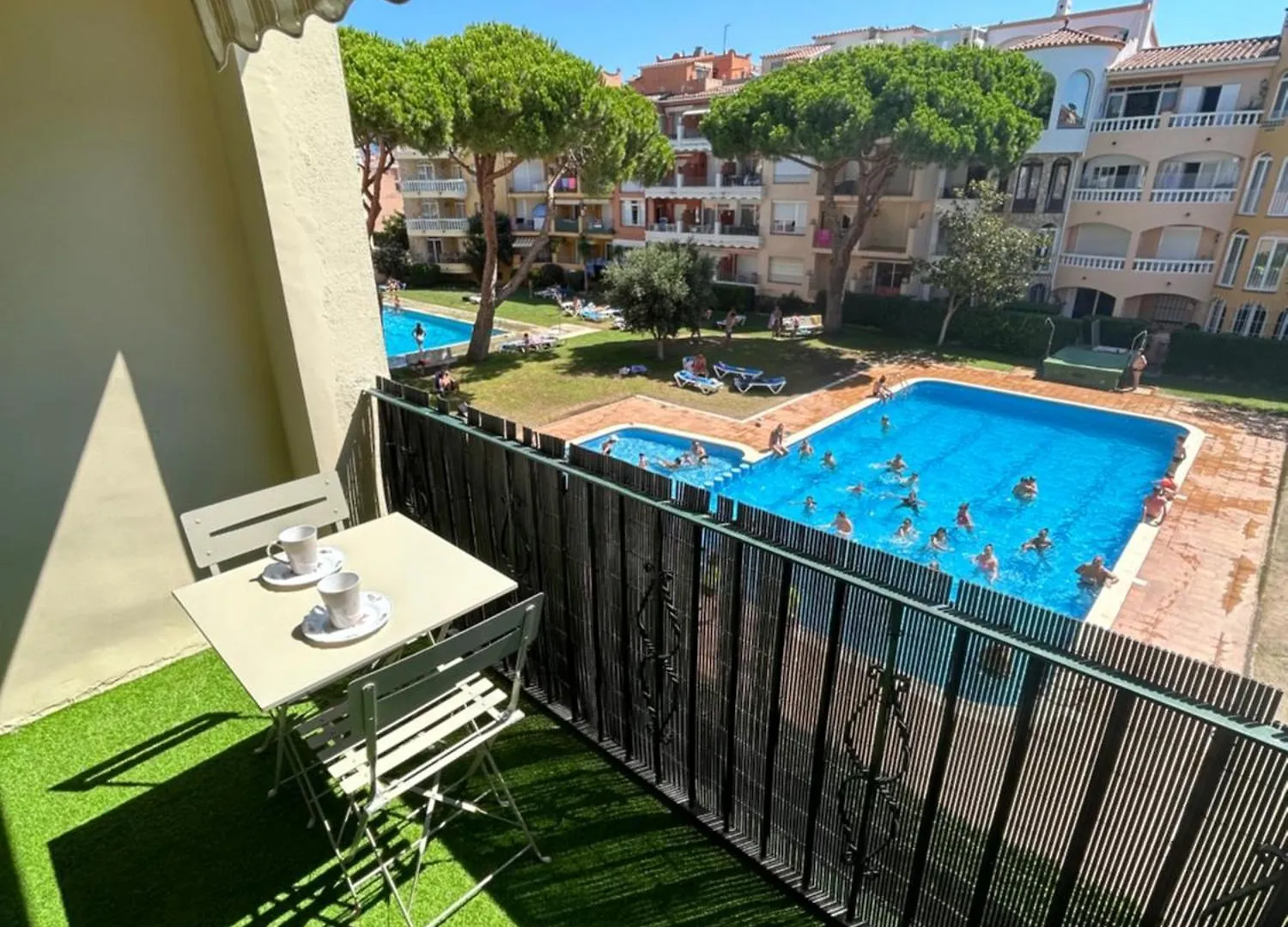 Appartement 1 Chambre Climatise Avec 3 Piscines A 200 M De La Plage Empuriabrava
